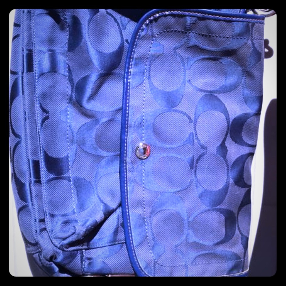 Beautiful Navy Blue Coach Bag. Authentic.